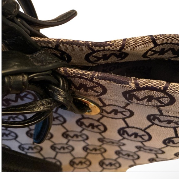 Michael Kors Jet Set North South Monogram Tote - Beige & Black - Picture 5 of 8